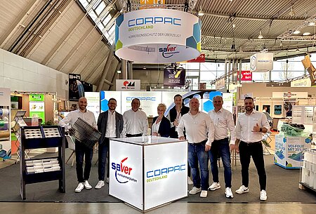 Mitarbeiter von Corpac und SaVer auf der Messe in Stuttgart